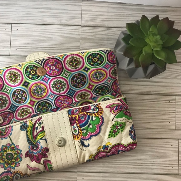 Cute colorful vera Bradley clutch - Picture 7 of 11